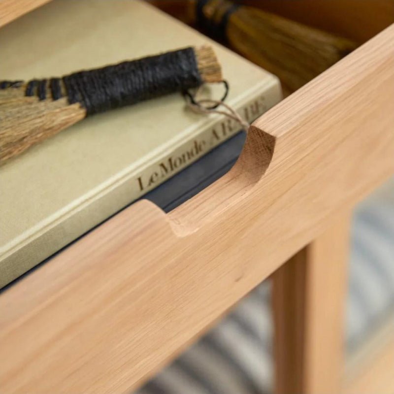 Sürme Cam Kapaklı Masif Kayın Ahşap Vitrin Kitaplık - Atelier İstanbul